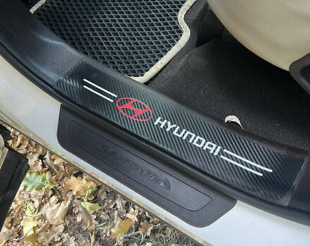 Белый Хендай Санта Фе, объемом двигателя 2.2 л и пробегом 306 тыс. км за 14500 $, фото 12 на Automoto.ua