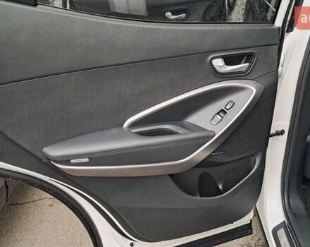 Белый Хендай Санта Фе, объемом двигателя 2 л и пробегом 183 тыс. км за 17300 $, фото 13 на Automoto.ua