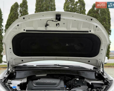 Белый Хендай Санта Фе, объемом двигателя 2.2 л и пробегом 185 тыс. км за 18700 $, фото 84 на Automoto.ua