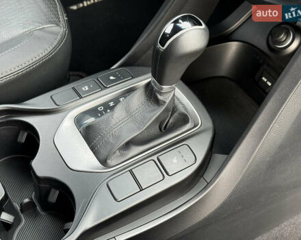 Белый Хендай Санта Фе, объемом двигателя 2.2 л и пробегом 167 тыс. км за 17450 $, фото 55 на Automoto.ua