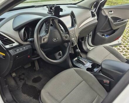 Белый Хендай Санта Фе, объемом двигателя 2.36 л и пробегом 180 тыс. км за 13000 $, фото 5 на Automoto.ua