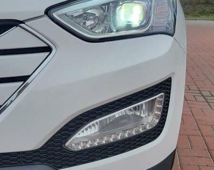 Белый Хендай Санта Фе, объемом двигателя 2.2 л и пробегом 235 тыс. км за 15500 $, фото 21 на Automoto.ua