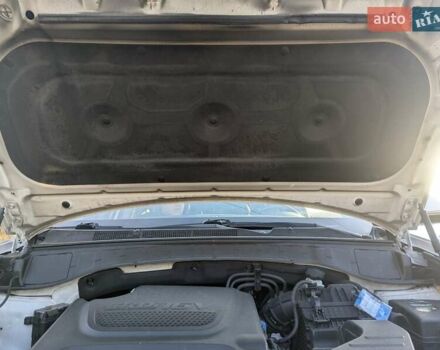 Білий Хендай Санта Фе, об'ємом двигуна 2 л та пробігом 252 тис. км за 16300 $, фото 47 на Automoto.ua