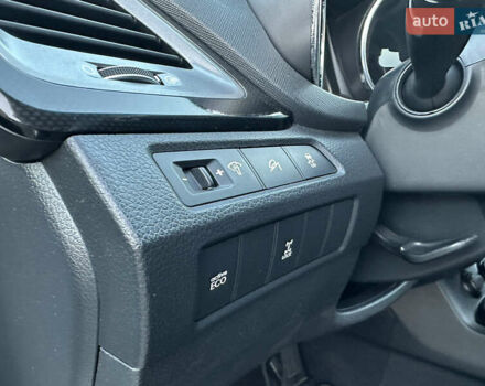 Білий Хендай Санта Фе, об'ємом двигуна 2.2 л та пробігом 226 тис. км за 18900 $, фото 30 на Automoto.ua