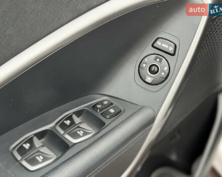 Белый Хендай Санта Фе, объемом двигателя 2.2 л и пробегом 203 тыс. км за 17800 $, фото 24 на Automoto.ua