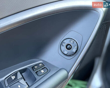 Белый Хендай Санта Фе, объемом двигателя 2.36 л и пробегом 141 тыс. км за 12350 $, фото 7 на Automoto.ua