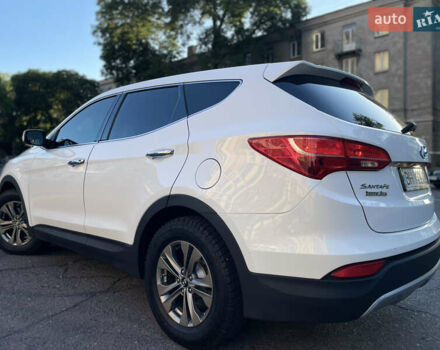Белый Хендай Санта Фе, объемом двигателя 2.36 л и пробегом 141 тыс. км за 12350 $, фото 2 на Automoto.ua