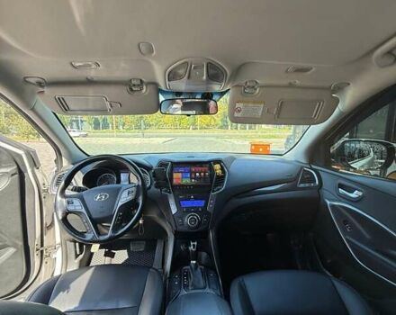 Белый Хендай Санта Фе, объемом двигателя 2.2 л и пробегом 225 тыс. км за 19500 $, фото 6 на Automoto.ua