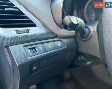 Белый Хендай Санта Фе, объемом двигателя 2.36 л и пробегом 141 тыс. км за 12350 $, фото 8 на Automoto.ua