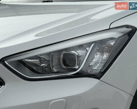 Белый Хендай Санта Фе, объемом двигателя 2.2 л и пробегом 167 тыс. км за 17450 $, фото 16 на Automoto.ua