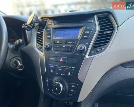 Белый Хендай Санта Фе, объемом двигателя 2.36 л и пробегом 141 тыс. км за 12350 $, фото 14 на Automoto.ua