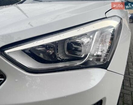 Белый Хендай Санта Фе, объемом двигателя 2 л и пробегом 276 тыс. км за 17700 $, фото 6 на Automoto.ua