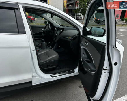 Білий Хендай Санта Фе, об'ємом двигуна 2.36 л та пробігом 200 тис. км за 16750 $, фото 12 на Automoto.ua