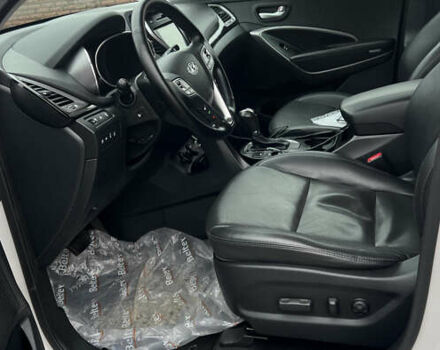 Белый Хендай Санта Фе, объемом двигателя 2.2 л и пробегом 226 тыс. км за 18999 $, фото 3 на Automoto.ua