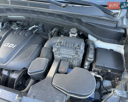 Белый Хендай Санта Фе, объемом двигателя 2.36 л и пробегом 177 тыс. км за 13500 $, фото 103 на Automoto.ua