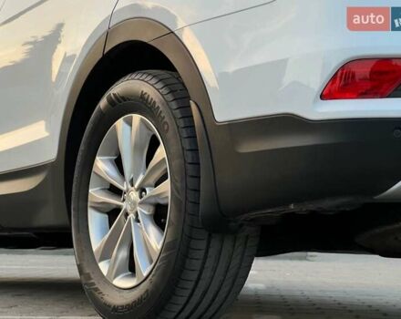 Белый Хендай Санта Фе, объемом двигателя 2.2 л и пробегом 270 тыс. км за 19700 $, фото 6 на Automoto.ua