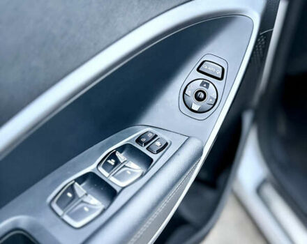 Белый Хендай Санта Фе, объемом двигателя 2 л и пробегом 210 тыс. км за 17500 $, фото 15 на Automoto.ua