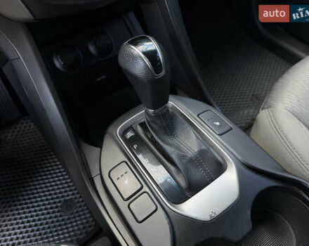 Білий Хендай Санта Фе, об'ємом двигуна 2.36 л та пробігом 177 тис. км за 13300 $, фото 76 на Automoto.ua