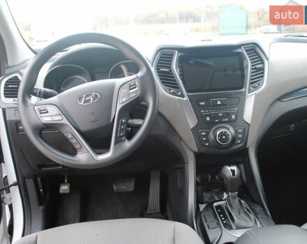 Белый Хендай Санта Фе, объемом двигателя 2.36 л и пробегом 158 тыс. км за 12900 $, фото 14 на Automoto.ua
