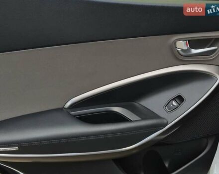 Белый Хендай Санта Фе, объемом двигателя 2.4 л и пробегом 110 тыс. км за 14950 $, фото 16 на Automoto.ua