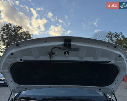 Белый Хендай Санта Фе, объемом двигателя 2.36 л и пробегом 177 тыс. км за 13500 $, фото 101 на Automoto.ua