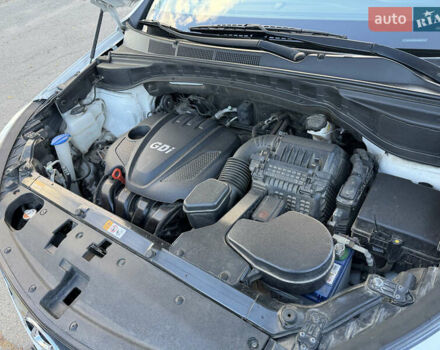 Белый Хендай Санта Фе, объемом двигателя 2.36 л и пробегом 177 тыс. км за 13500 $, фото 104 на Automoto.ua