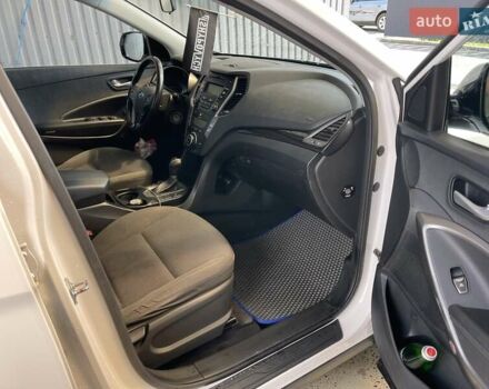 Белый Хендай Санта Фе, объемом двигателя 2.2 л и пробегом 320 тыс. км за 14000 $, фото 8 на Automoto.ua