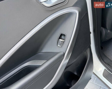 Білий Хендай Санта Фе, об'ємом двигуна 2.36 л та пробігом 177 тис. км за 13300 $, фото 84 на Automoto.ua