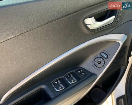 Белый Хендай Санта Фе, объемом двигателя 2.2 л и пробегом 214 тыс. км за 18500 $, фото 27 на Automoto.ua