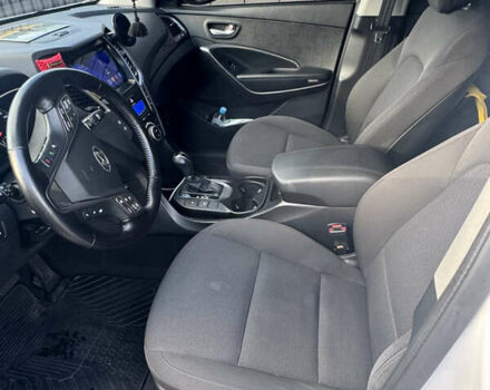 Белый Хендай Санта Фе, объемом двигателя 2.2 л и пробегом 165 тыс. км за 19000 $, фото 6 на Automoto.ua