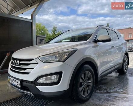 Белый Хендай Санта Фе, объемом двигателя 2.2 л и пробегом 320 тыс. км за 14000 $, фото 1 на Automoto.ua