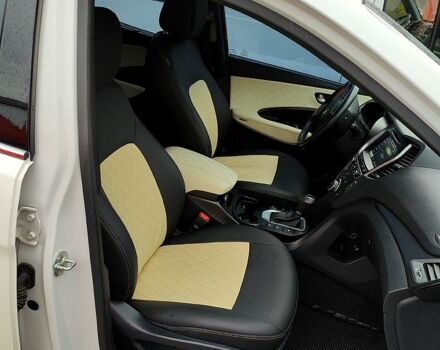 Хендай Санта Фе 2015 в Виннице на Automoto.ua Белый Хендай Санта Фе, объемом двигателя 2 л и пробегом 99 тыс. км за 22300 $, фото 4 на Automoto.ua