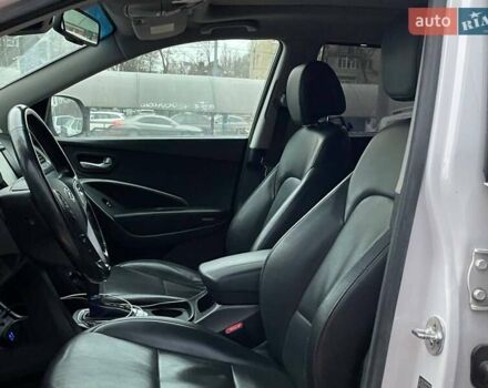 Белый Хендай Санта Фе, объемом двигателя 2.2 л и пробегом 272 тыс. км за 18900 $, фото 15 на Automoto.ua