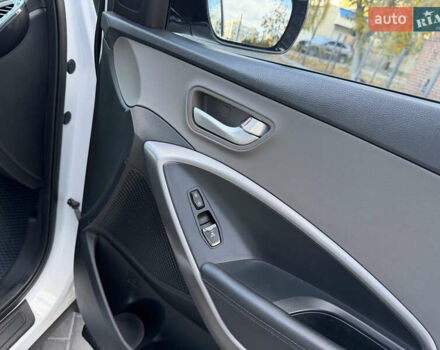 Белый Хендай Санта Фе, объемом двигателя 2.36 л и пробегом 177 тыс. км за 13500 $, фото 96 на Automoto.ua