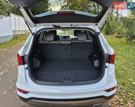 Белый Хендай Санта Фе, объемом двигателя 2.4 л и пробегом 110 тыс. км за 14950 $, фото 2 на Automoto.ua