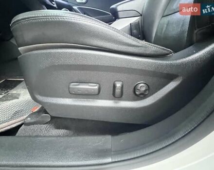 Белый Хендай Санта Фе, объемом двигателя 2 л и пробегом 276 тыс. км за 17700 $, фото 18 на Automoto.ua