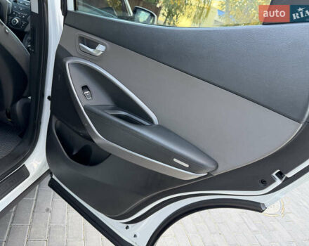 Белый Хендай Санта Фе, объемом двигателя 2.36 л и пробегом 177 тыс. км за 13500 $, фото 92 на Automoto.ua