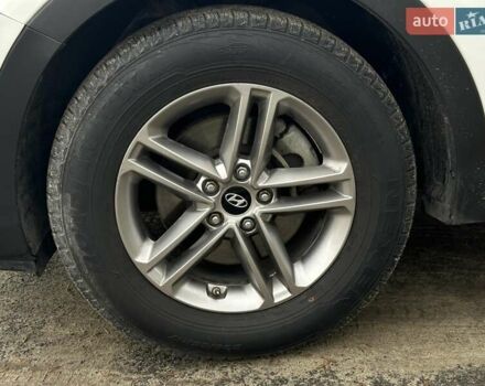 Белый Хендай Санта Фе, объемом двигателя 2.4 л и пробегом 110 тыс. км за 14750 $, фото 16 на Automoto.ua