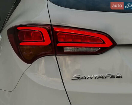 Білий Хендай Санта Фе, об'ємом двигуна 2 л та пробігом 189 тис. км за 18888 $, фото 25 на Automoto.ua