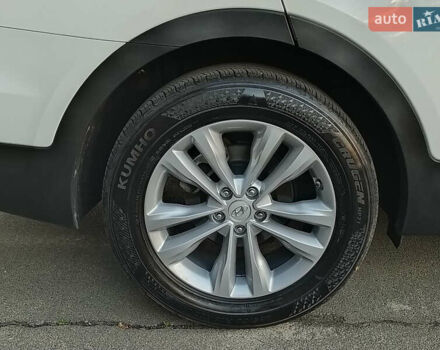 Білий Хендай Санта Фе, об'ємом двигуна 2 л та пробігом 189 тис. км за 18888 $, фото 28 на Automoto.ua