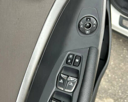 Белый Хендай Санта Фе, объемом двигателя 3.34 л и пробегом 205 тыс. км за 17300 $, фото 18 на Automoto.ua