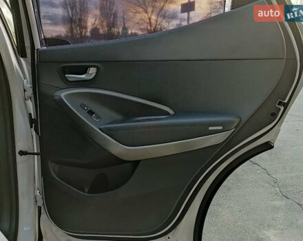 Білий Хендай Санта Фе, об'ємом двигуна 2 л та пробігом 189 тис. км за 18888 $, фото 16 на Automoto.ua