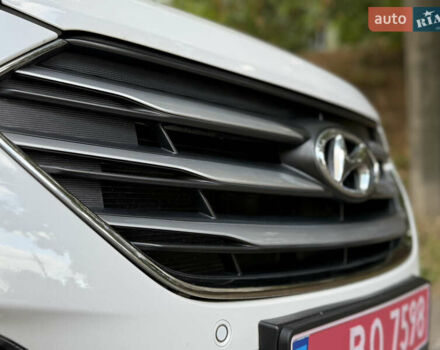 Белый Хендай Санта Фе, объемом двигателя 2 л и пробегом 183 тыс. км за 19555 $, фото 21 на Automoto.ua