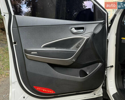 Белый Хендай Санта Фе, объемом двигателя 2 л и пробегом 183 тыс. км за 19555 $, фото 6 на Automoto.ua