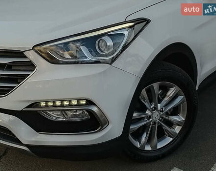 Білий Хендай Санта Фе, об'ємом двигуна 2 л та пробігом 189 тис. км за 18888 $, фото 13 на Automoto.ua
