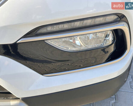 Белый Хендай Санта Фе, объемом двигателя 2.2 л и пробегом 156 тыс. км за 23600 $, фото 6 на Automoto.ua