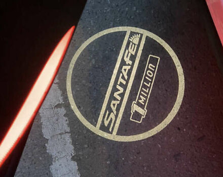 Белый Хендай Санта Фе, объемом двигателя 2 л и пробегом 211 тыс. км за 23850 $, фото 3 на Automoto.ua