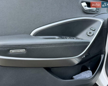 Белый Хендай Санта Фе, объемом двигателя 2.2 л и пробегом 168 тыс. км за 23300 $, фото 17 на Automoto.ua