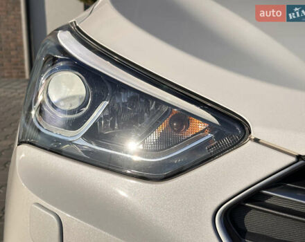 Белый Хендай Санта Фе, объемом двигателя 2.2 л и пробегом 156 тыс. км за 23600 $, фото 4 на Automoto.ua