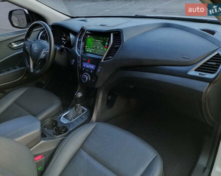 Білий Хендай Санта Фе, об'ємом двигуна 2 л та пробігом 189 тис. км за 18888 $, фото 15 на Automoto.ua